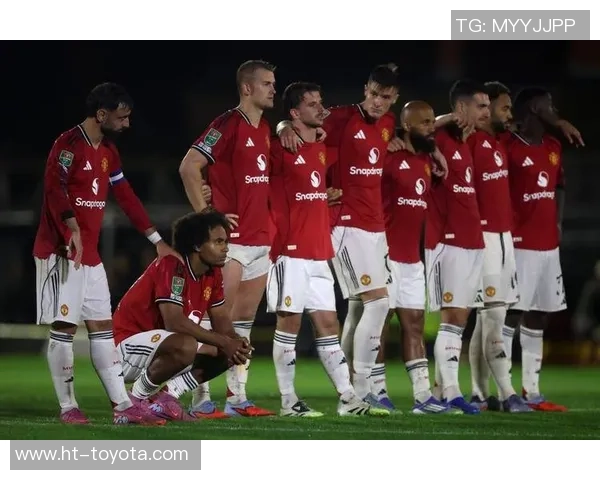 英超激战：AC米兰与那不勒斯战平绝杀瞬间引发全场狂欢点评